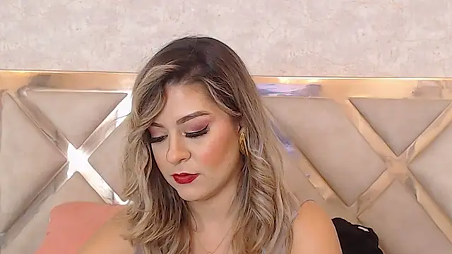 Snapshot of JoannaStanford chatting on December 2024 02:12:02 AM JoannaStanford online show from December 2024 02:12:02 AM