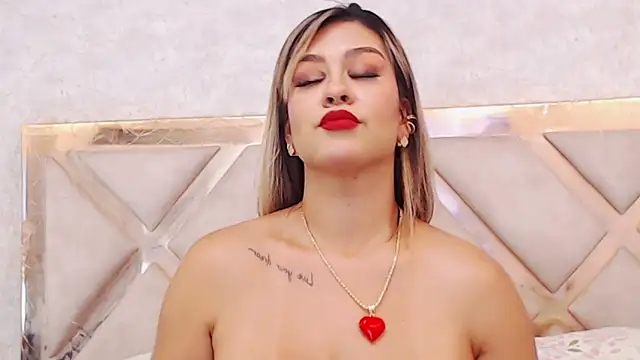 Snapshot of JoannaStanford chatting on March 2025 02:43:02 AM JoannaStanford online show from March 2025 02:43:02 AM