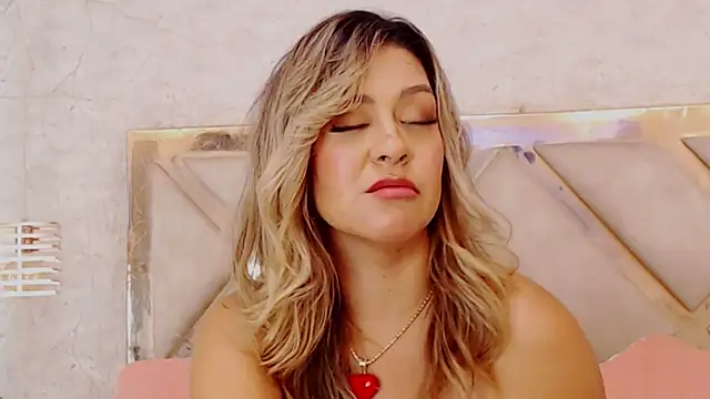 Snapshot of JoannaStanford chatting on March 2025 03:51:01 AM JoannaStanford online show from March 2025 03:51:01 AM