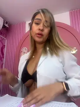 Snapshot of JoannaStanford chatting on September 2025 08:31:01 PM JoannaStanford online show from September 2025 08:31:01 PM