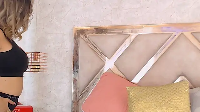 Snapshot of JoannaStanford chatting on November 2025 01:44:01 AM JoannaStanford online show from November 2025 01:44:01 AM