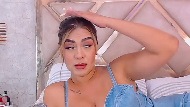 Snapshot of JoannaStanford chatting on December 2025 01:55:02 AM JoannaStanford online show from December 2025 01:55:02 AM