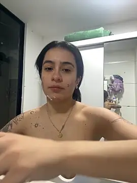 Snapshot of ZaraDames_ chatting on November 2025 02:43:02 AM ZaraDames online show from November 2025 02:43:02 AM