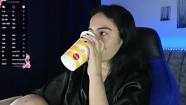 Snapshot of ZaraDames_ chatting on December 2025 04:29:02 AM ZaraDames online show from December 2025 04:29:02 AM