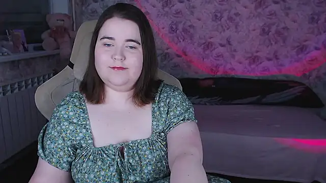 Estelle Hicks online show from March 2026 06:44:01 PM