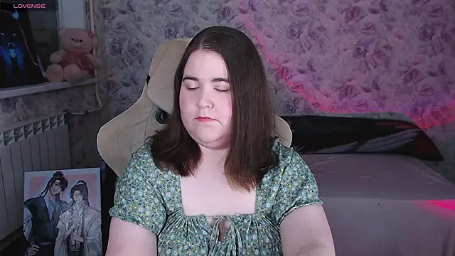 Estelle Hicks online show from June 2026 07:08:02 PM