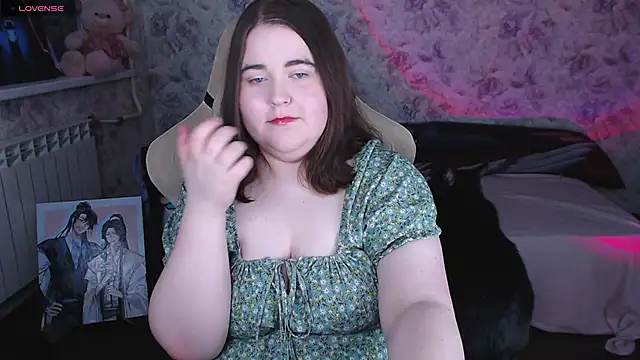Estelle Hicks online show from June 2026 07:14:01 PM