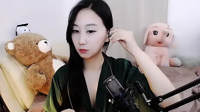 Snapshot of Alcohol_1 chatting on December 2024 01:25:01 PM Alcohol 1 online show from December 2024 01:25:01 PM