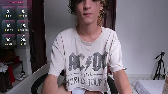 Snapshot of Danni_boy chatting on December 2025 08:47:02 PM Danni boy online show from December 2025 08:47:02 PM