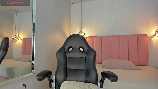 SUNNYCYRUS online show from February 2026 12:28:02 PM