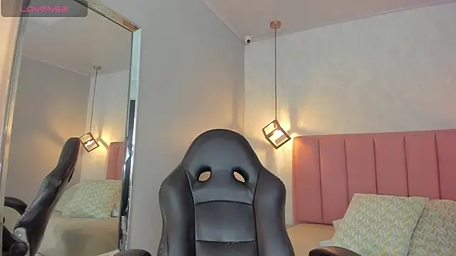 SUNNYCYRUS online show from March 2026 12:56:02 PM