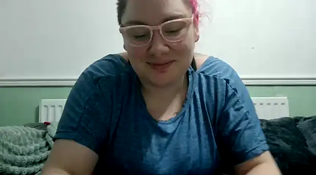 Snapshot of Bustycurves chatting on December 2024 04:29:02 PM Bustycurves online show from December 2024 04:29:02 PM