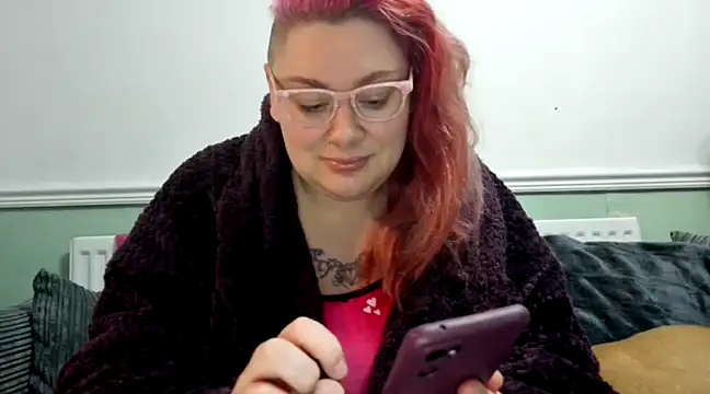 Snapshot of Bustycurves chatting on December 2024 09:28:01 PM Bustycurves online show from December 2024 09:28:01 PM