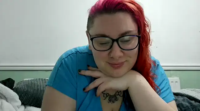 Snapshot of Bustycurves chatting on December 2024 11:40:01 AM Bustycurves online show from December 2024 11:40:01 AM