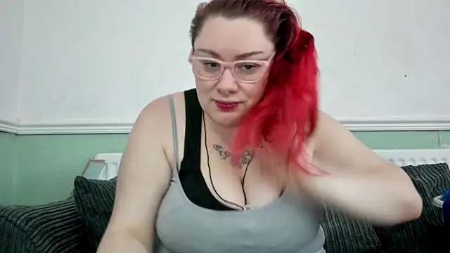 Snapshot of Bustycurves chatting on February 2025 10:21:02 AM Bustycurves online show from February 2025 10:21:02 AM