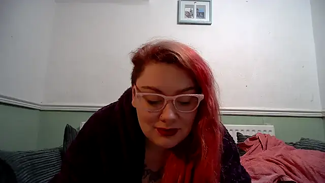 Snapshot of Bustycurves chatting on February 2025 12:06:02 AM Bustycurves online show from February 2025 12:06:02 AM