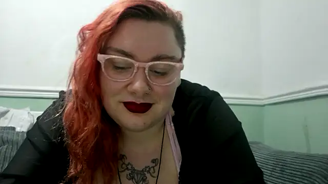 Snapshot of Bustycurves chatting on February 2025 08:25:01 PM Bustycurves online show from February 2025 08:25:01 PM