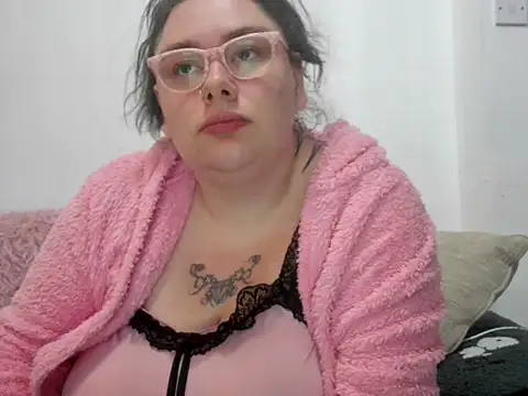 Snapshot of Bustycurves chatting on October 2025 07:23:02 PM Bustycurves online show from October 2025 07:23:02 PM