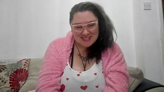 Snapshot of Bustycurves chatting on October 2025 08:46:02 PM Bustycurves online show from October 2025 08:46:02 PM