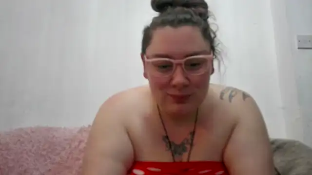 Snapshot of Bustycurves chatting on December 2025 09:42:02 PM Bustycurves online show from December 2025 09:42:02 PM