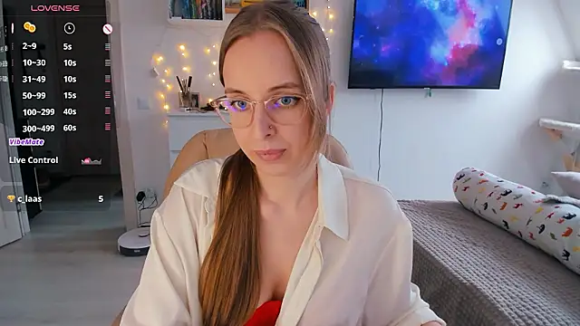 Snapshot of violet_blue_eyes chatting on February 2026 11:24:01 AM violet blue eyes online show from February 2026 11:24:01 AM