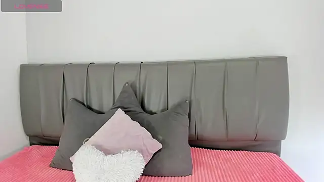 Cherllynn online show from November 2025 04:40:01 PM