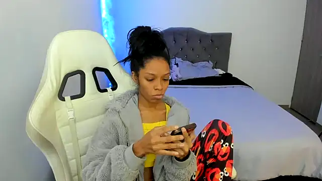 Snapshot of Crystal_florez24 chatting on November 2025 10:04:01 PM Crystal florez24 online show from November 2025 10:04:01 PM