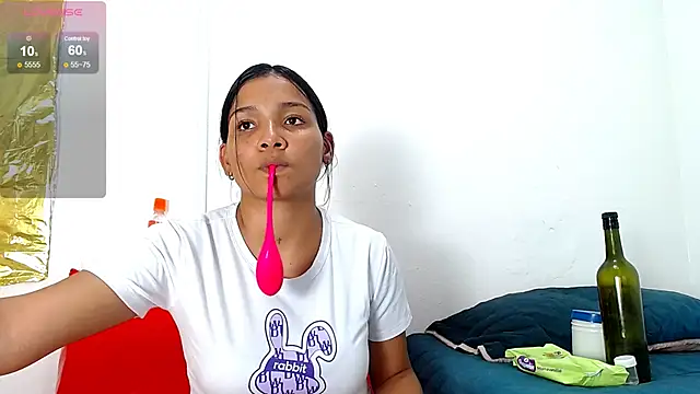 Snapshot of camilavagina24 chatting on December 2024 04:47:02 PM camilavagina24 online show from December 2024 04:47:02 PM