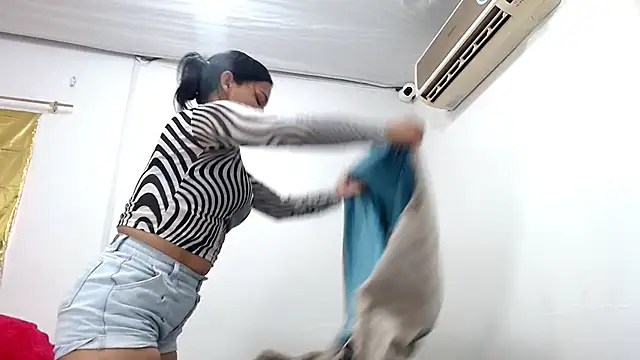 Snapshot of camilavagina24 chatting on January 2025 05:37:01 PM camilavagina24 online show from January 2025 05:37:01 PM