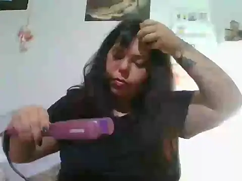 Snapshot of scarletttlove chatting on June 2026 01:03:01 AM scarletttlove online show from June 2026 01:03:01 AM