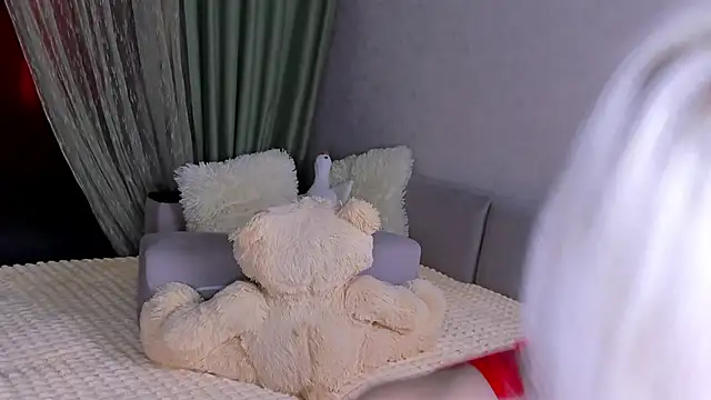 Snapshot of Sweeet_Barbie chatting on May 2026 04:58:02 PM Sweeet Barbie online show from May 2026 04:58:02 PM