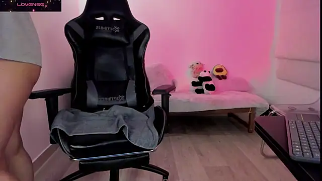 Snapshot of Biancastrongg chatting on November 2025 03:51:02 AM Biancastrongg online show from November 2025 03:51:02 AM