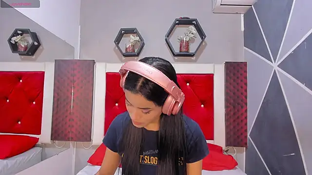 Karoll014 online show from November 2025 11:55:02 AM