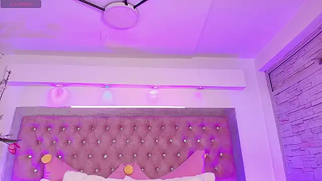 Tayzon Foxxx online show from November 2025 12:17:01 PM