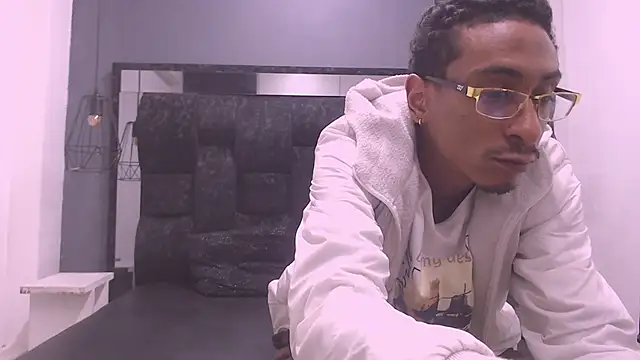 Jose Smoke online show from November 2025 03:49:01 AM