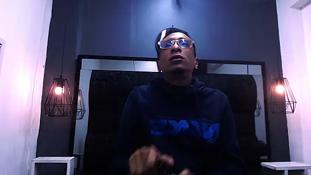 Jose Smoke online show from November 2025 03:28:02 AM