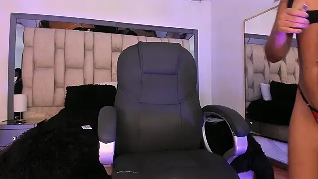 Snapshot of Marilyn-Cooper chatting on December 2024 04:23:02 AM Marilyn-Cooper online show from December 2024 04:23:02 AM