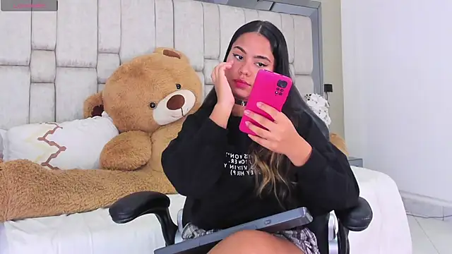 Snapshot of Marilyn-Cooper chatting on January 2025 06:46:01 AM Marilyn-Cooper online show from January 2025 06:46:01 AM