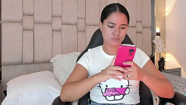 Snapshot of Marilyn-Cooper chatting on February 2025 07:53:02 AM Marilyn-Cooper online show from February 2025 07:53:02 AM