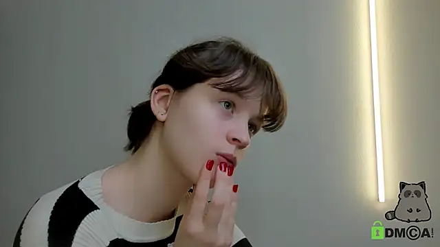 Alina Mills online show from November 2025 08:35:01 AM