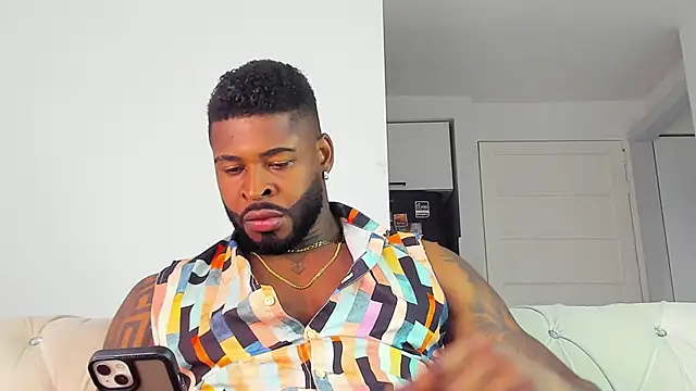 Snapshot of Makonneen chatting on October 2025 09:26:02 PM Makonneen online show from October 2025 09:26:02 PM