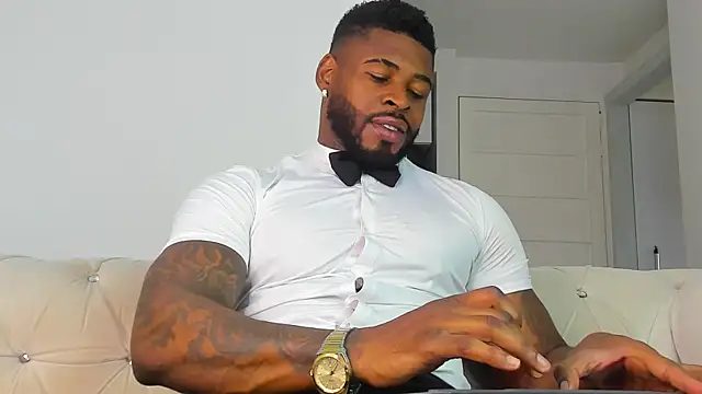 Snapshot of Makonneen chatting on November 2025 09:04:02 PM Makonneen online show from November 2025 09:04:02 PM