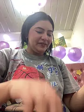  luna torres online show from February 2026 12:49:01 PM