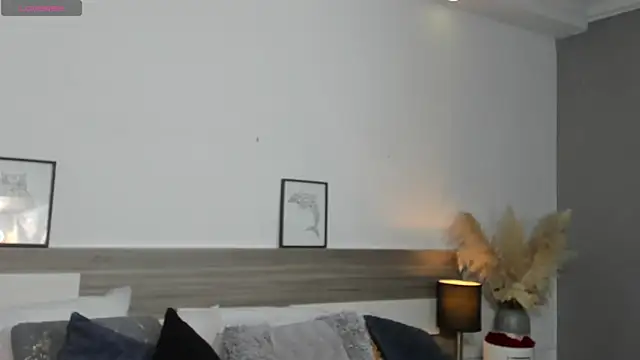 SaraaJhonsonn online show from April 2026 02:45:02 PM