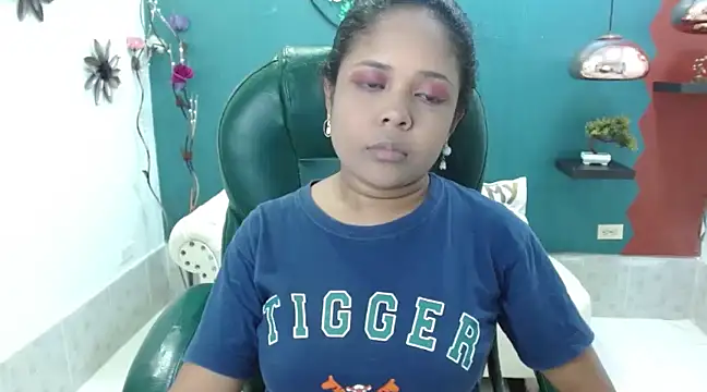 Melikasweetz online show from December 2024 05:15:02 PM