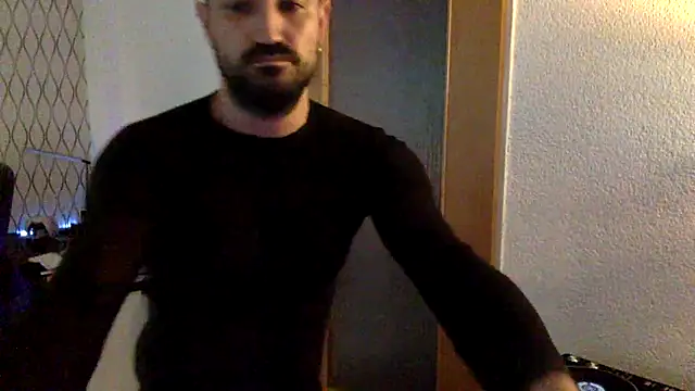 Snapshot of tomz0819 chatting on March 2025 03:37:02 PM tomz0819 online show from March 2025 03:37:02 PM