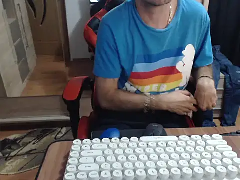 uncutguy01 online show from September 2025 04:21:02 PM