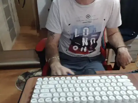 uncutguy01 online show from September 2025 04:50:01 AM