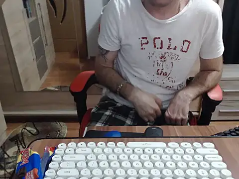 uncutguy01 online show from October 2025 05:11:02 AM