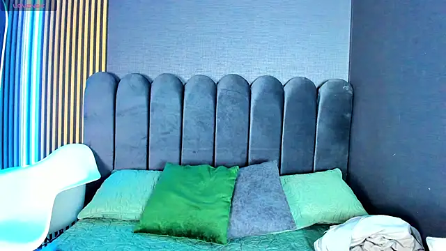 Nicolette ks  online show from December 2025 04:40:01 AM